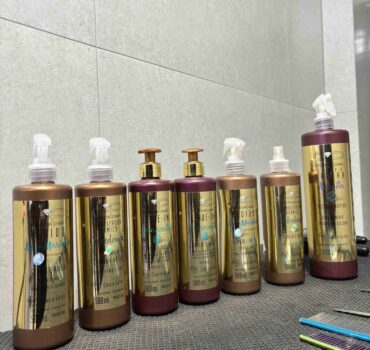 Cosméticos utilizados no banho dos pets da loja Única Pets em Ribeirão Preto